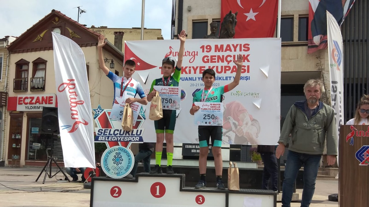 Türkiye'nin en geniş katılımlı bisiklet yarışmasında Meram Belediyespor rüzgarı esti 