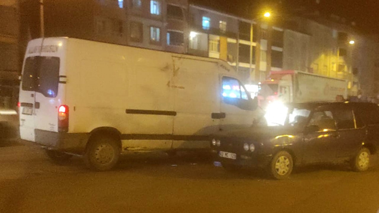 Konya’da minibüs ile otomobil çarpıştı: 5’i çocuk 9 yaralı