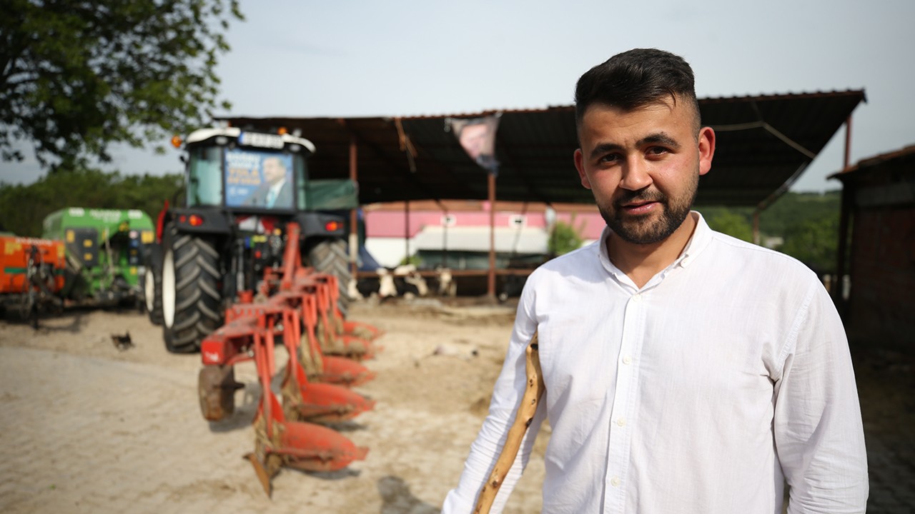 Genç çiftçi, Cumhurbaşkanı Erdoğan'a teşekkür etmek için traktörüyle yola çıktı