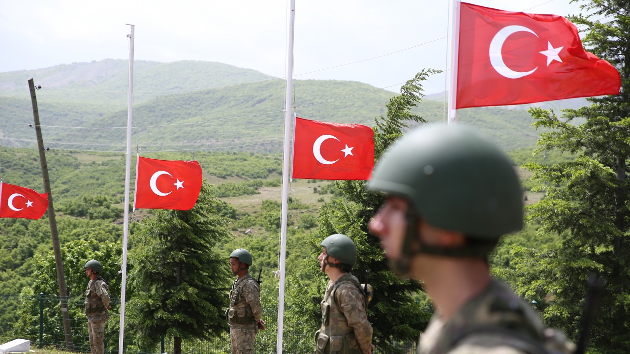 Bingöl’de PKK’lı teröristlerce şehit edilen silahsız 33 asker anıldı