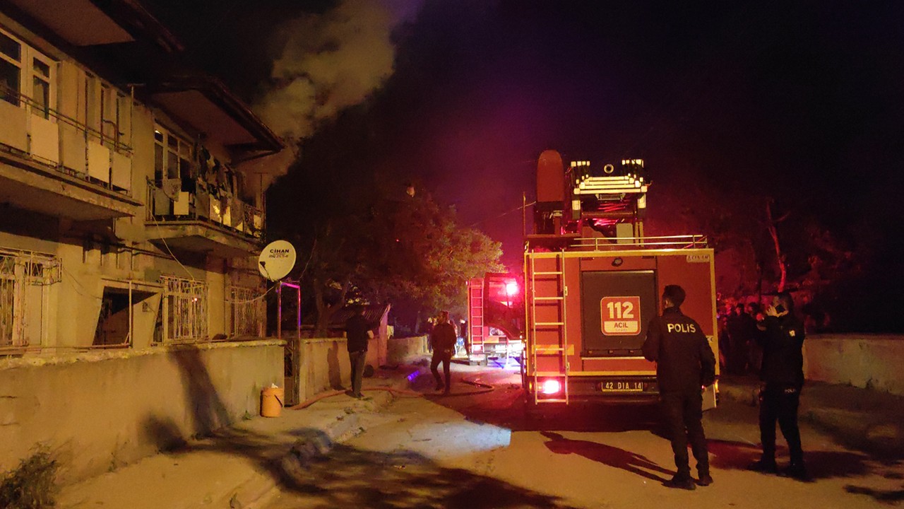 Konya’da iki katlı evde yangın