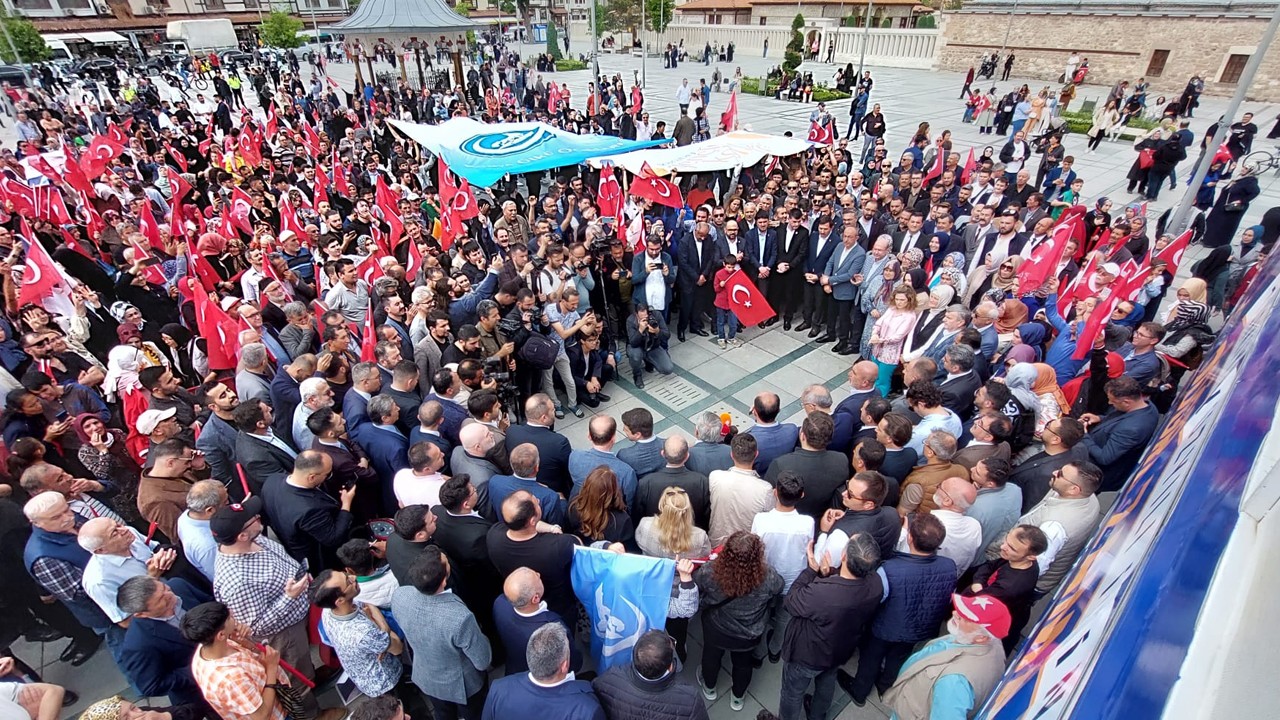 Konya’da AK Parti’nin yürüyüşüne büyük destek