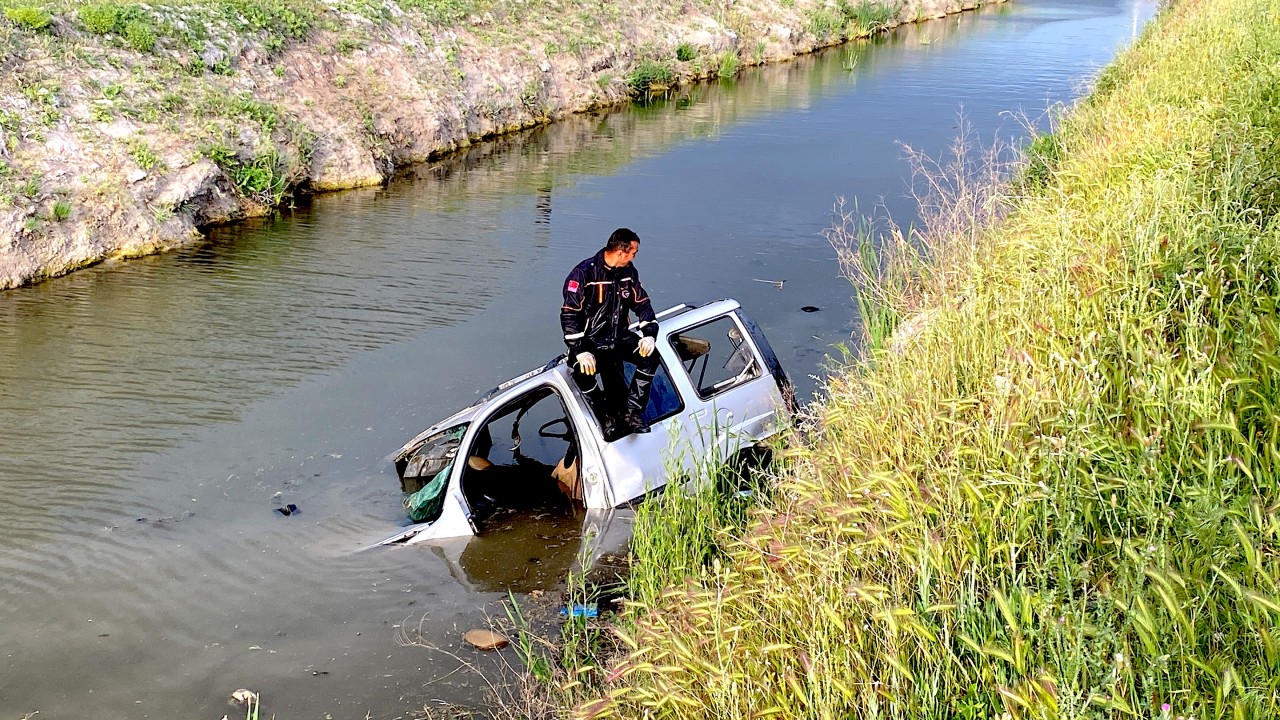 Sulama kanalına düşen araçta 1 kişi öldü