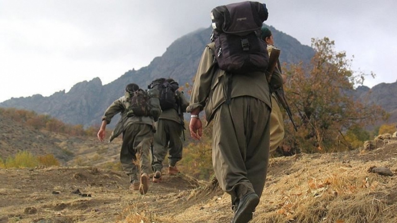 Barınma alanlarından kaçan 3 PKK’lı terörist teslim oldu