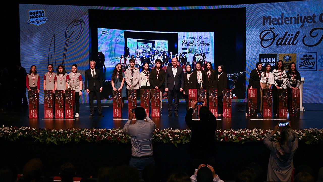 Konya’da yarışmada dereceye giren öğrenciler ödüllendirildi