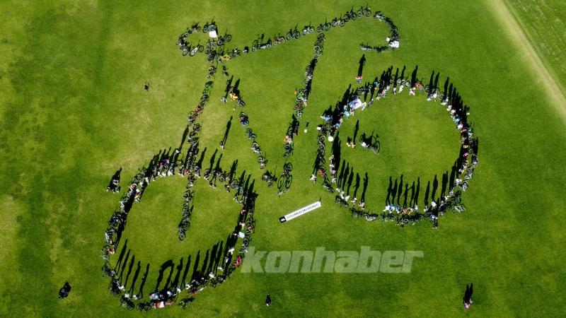 Bogota’da bisiklet dostu şehirler için dev bisiklet sembolü oluşturuldu