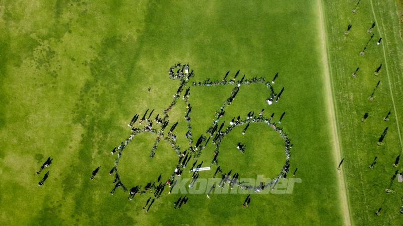 Bogota’da bisiklet dostu şehirler için dev bisiklet sembolü oluşturuldu