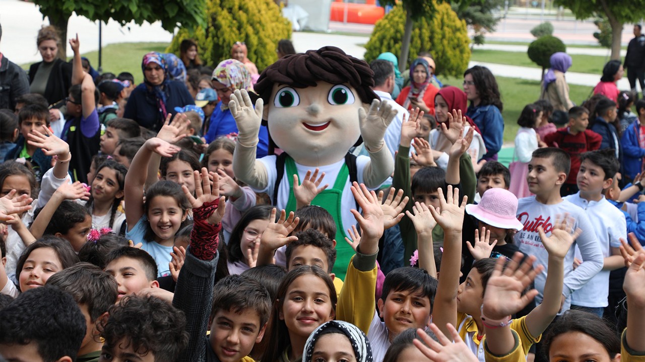 Konyalı miniklerden bu yarışma için 58 ton 750 kilogram katkı