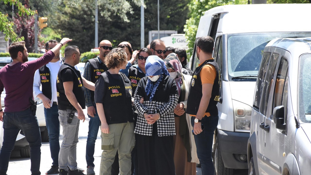 Babadan eşini öldürmekle suçlanan kızına tepki: Evlat değil, canavar yetiştirmişim