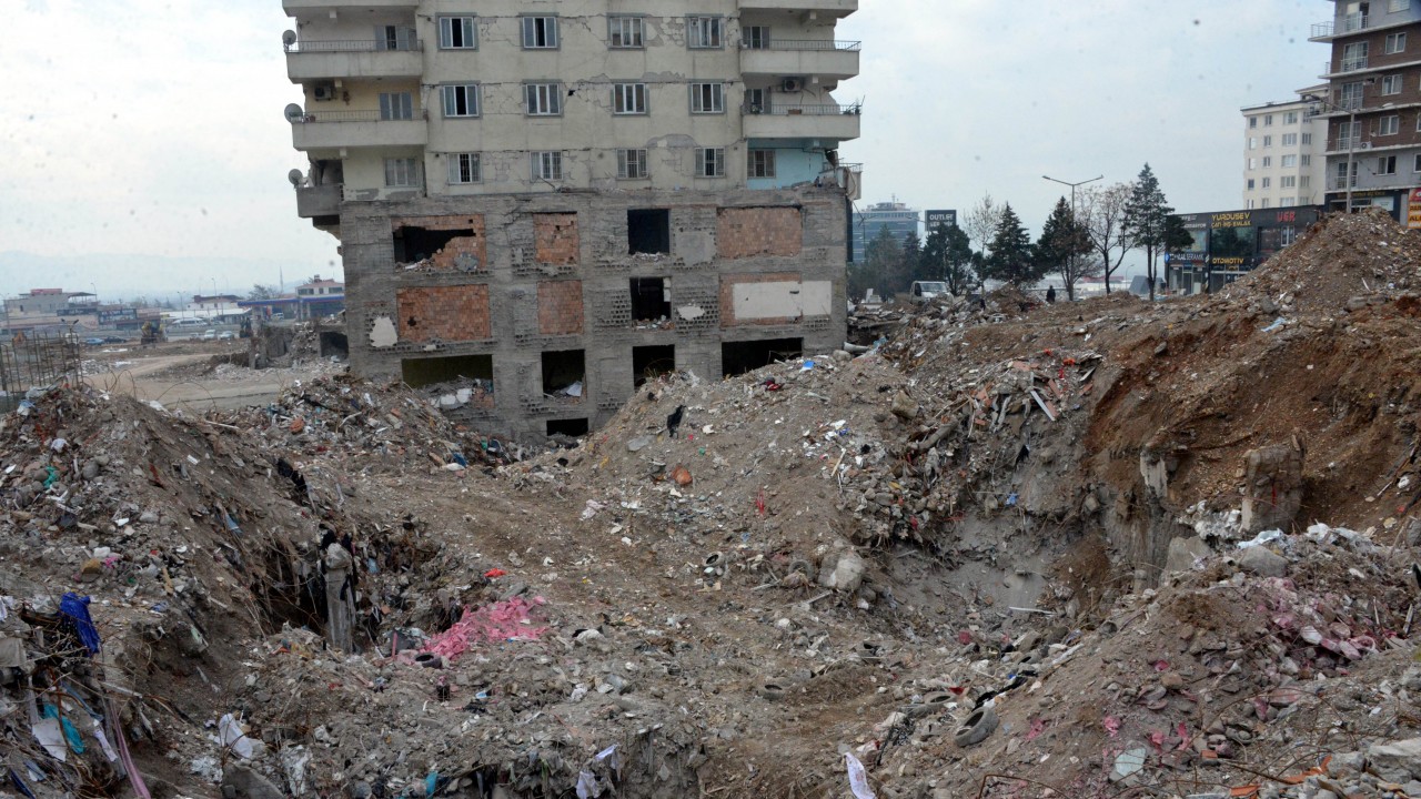 Depremde yıkılan Ebrar Sitesi’nin bir müteahhidi daha tutuklandı 