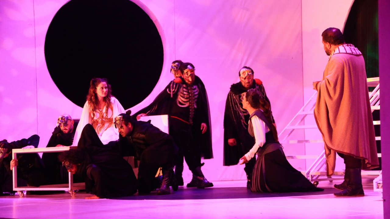 Konya Şehir Tiyatrosu “Barsisa” oyununu bu kez Denizli’de sahneledi