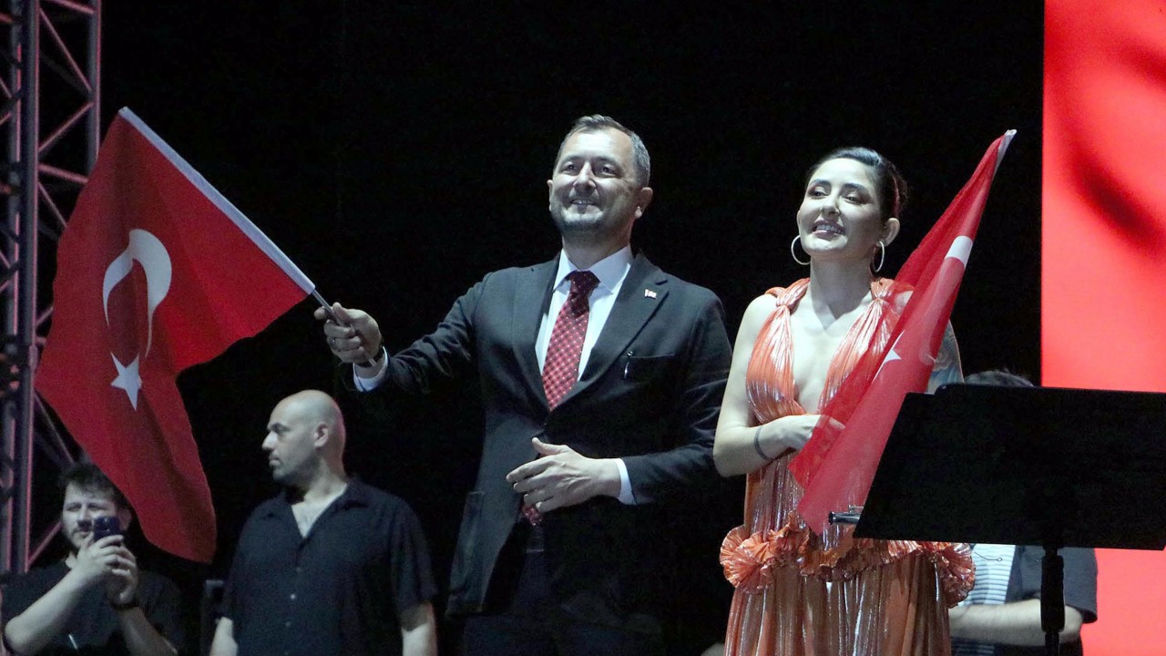 Süleymanpaşa Belediye Başkanı Yüksel'den, şarkıcı Melek Mosso açıklaması