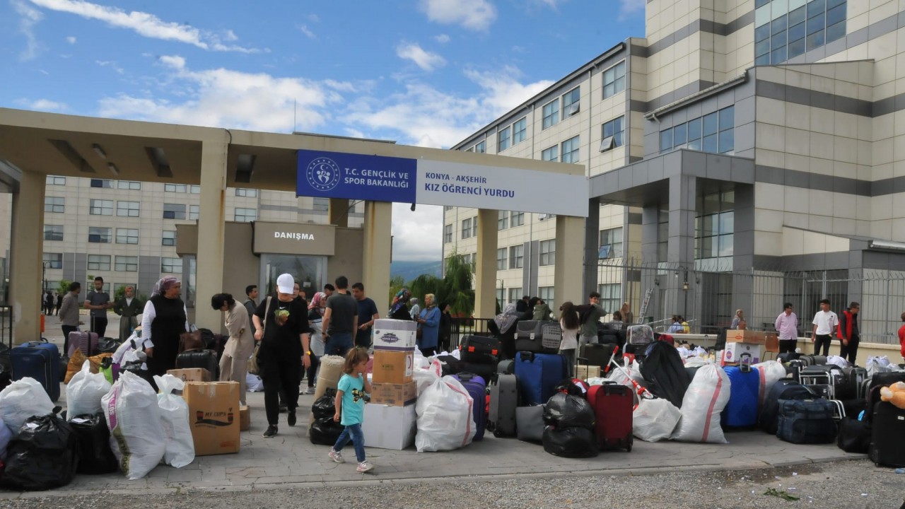 Akşehir'den Konya'ya giden depremzedeler uğurlandı