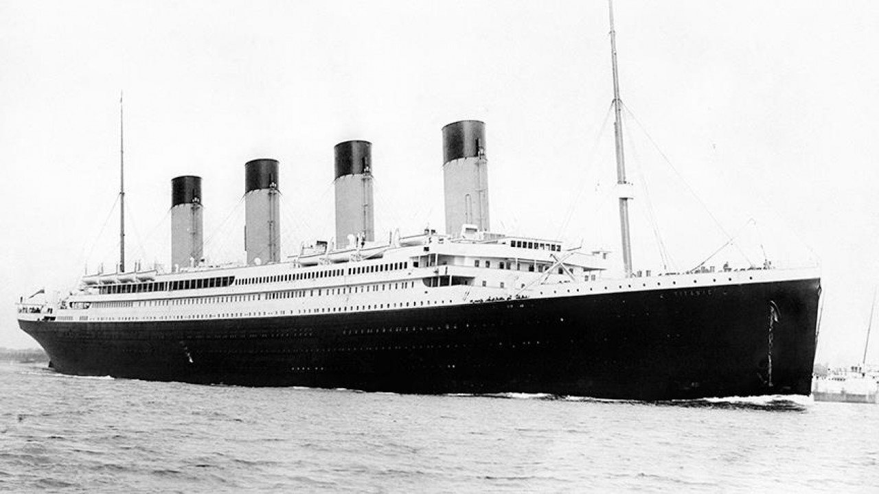 Titanik'in enkazını göstermek için kullanılan turistik denizaltı, okyanusta kayboldu