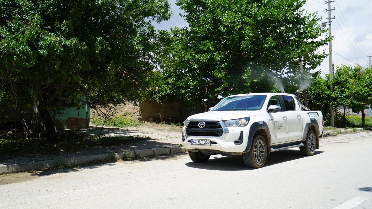 Meram'da larva ve uçkunla mücadele tüm hızıyla devam ediyor