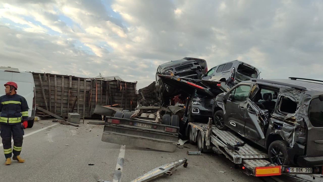 Konya-Afyonkarahisar yolunda kaza: Araçlar yola devrildi