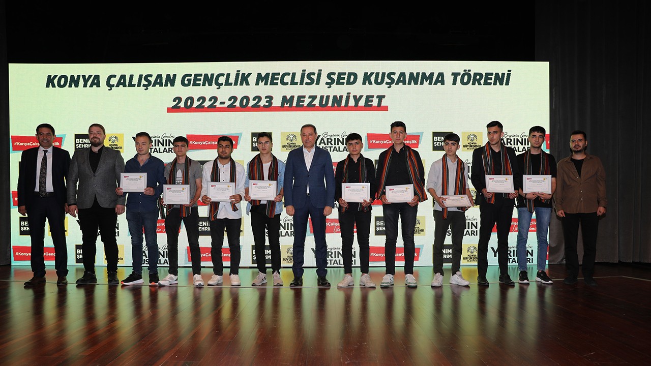 Konya Büyükşehir Belediyesi Çalışan Gençlik Meclisi’nden mezuniyet ve şed kuşanma töreni