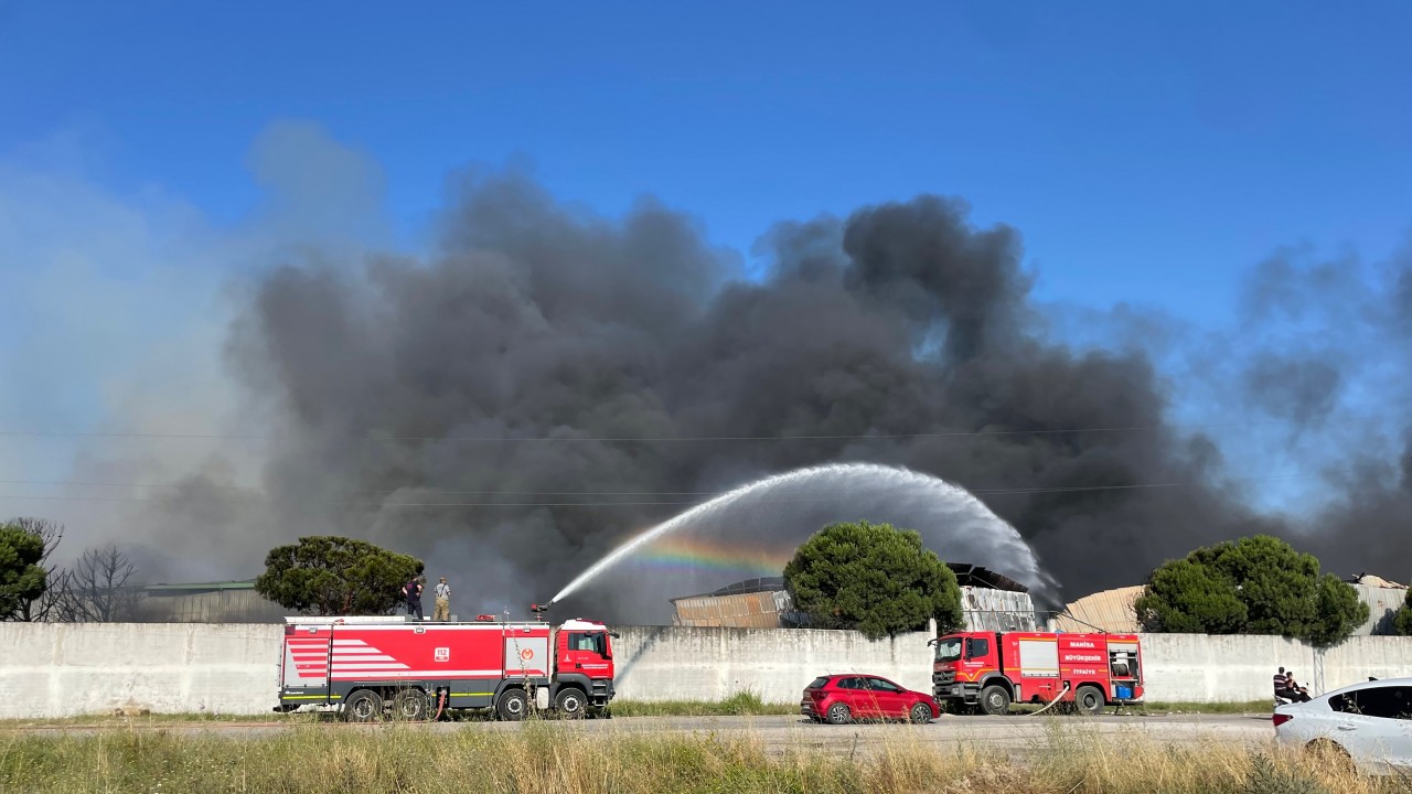 Fabrikada çıkan yangın 19. saatte kontrol altına alındı