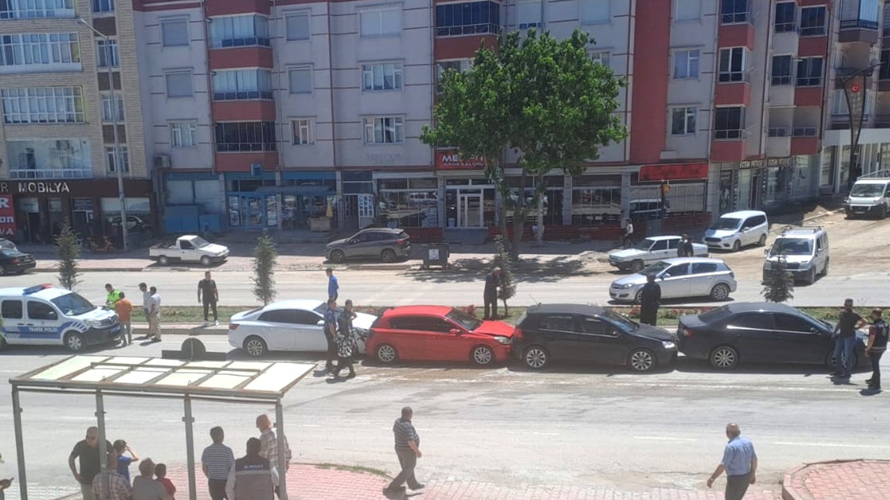 Konya’da zincirleme trafik kazası: 2 yaralı