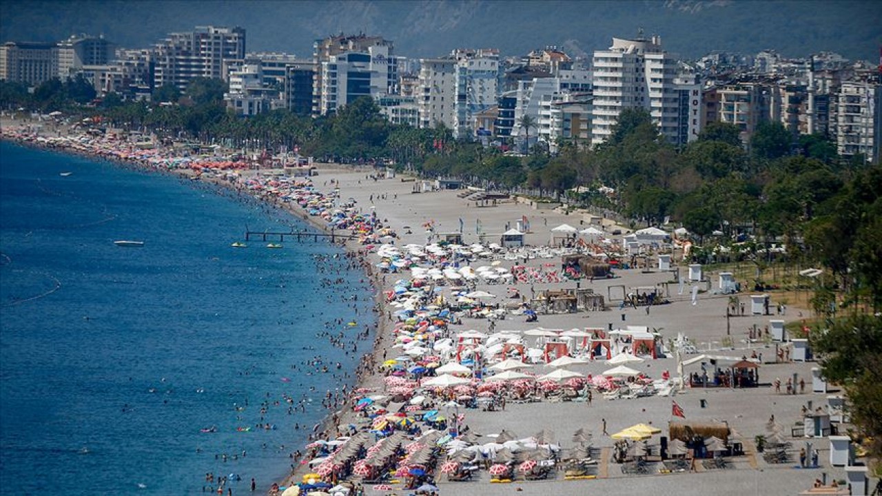 Antalya'ya hava yoluyla gelen turist sayısı 5 milyonu aştı