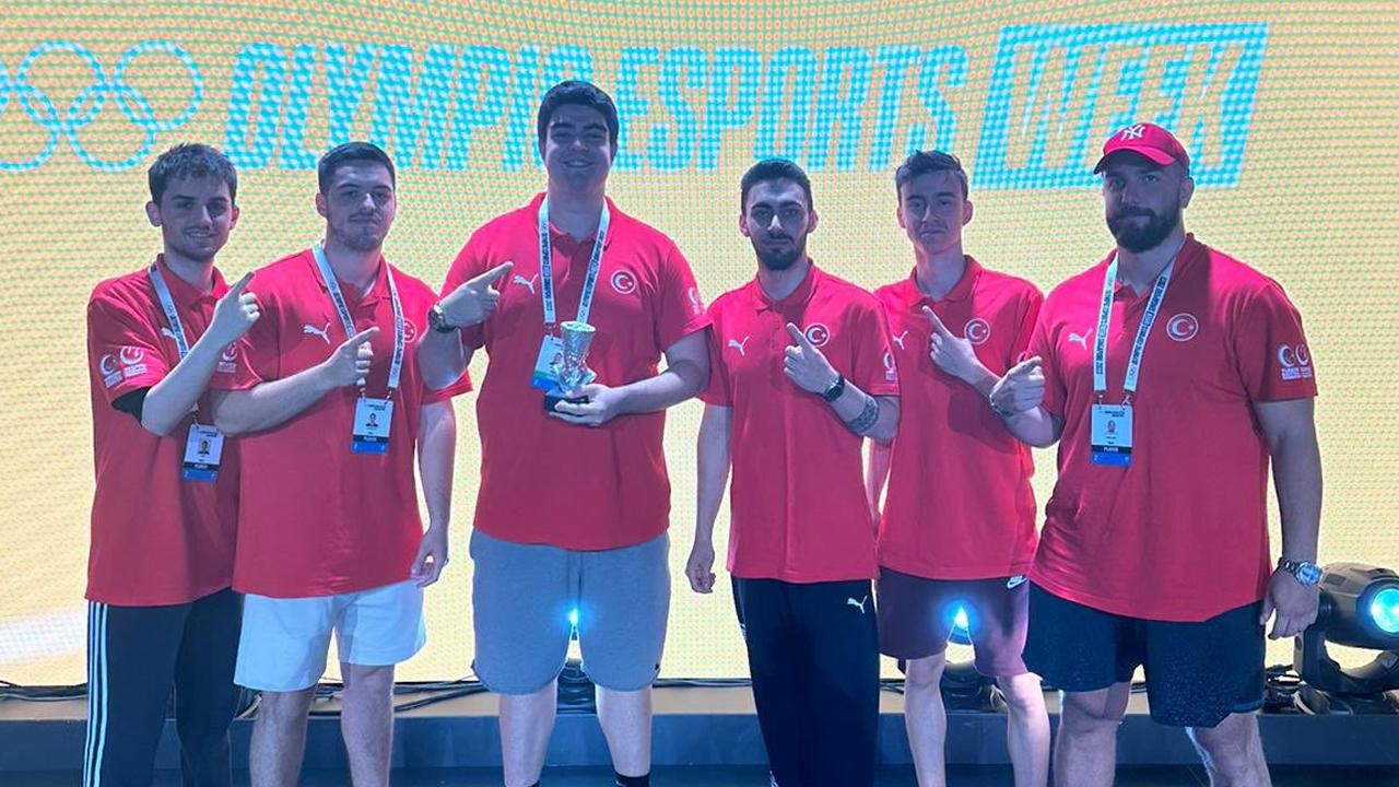 Bakan Bak’tan Singapur’da şampiyon olan E-Spor Milli Takımı’na tebrik