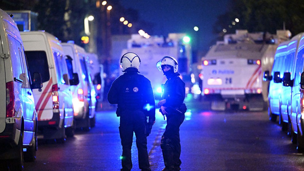 Fransa'da genç sürücüye sıkılan polis kurşunu ülkeyi yangın yerine çevirdi