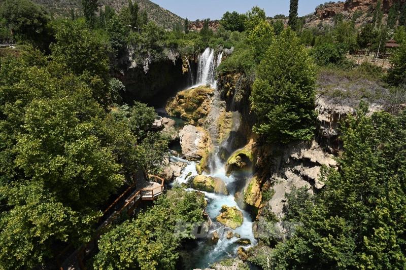 YERKÖPRÜ ŞELALESİ YENİ HALİYLE ZİYARETÇİLERİN İLGİ ODAĞI OLUYOR