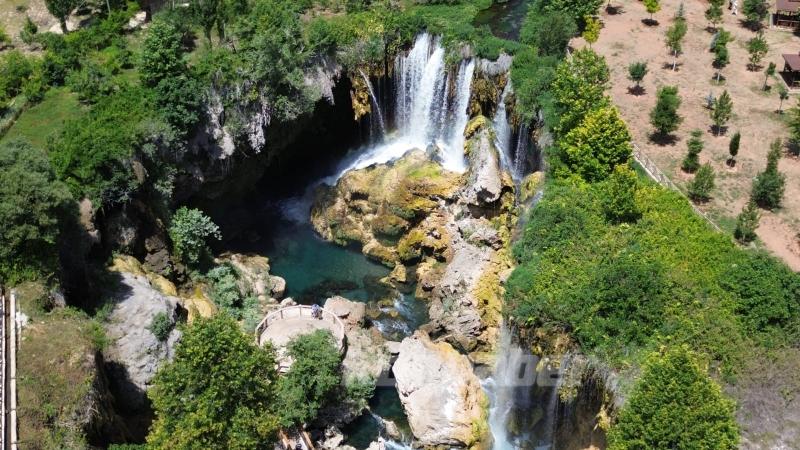 YERKÖPRÜ ŞELALESİ YENİ HALİYLE ZİYARETÇİLERİN İLGİ ODAĞI OLUYOR