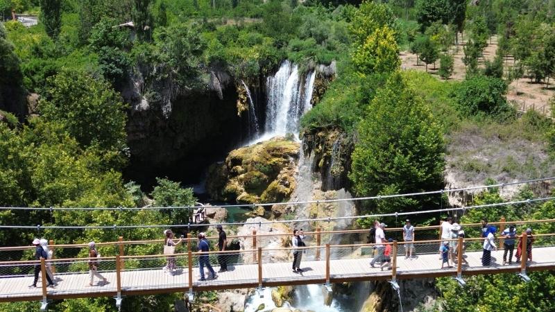 YERKÖPRÜ ŞELALESİ YENİ HALİYLE ZİYARETÇİLERİN İLGİ ODAĞI OLUYOR