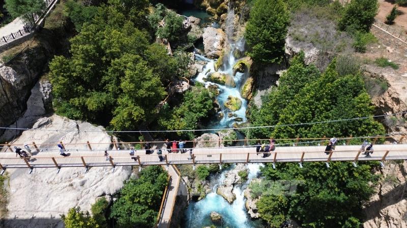 YERKÖPRÜ ŞELALESİ YENİ HALİYLE ZİYARETÇİLERİN İLGİ ODAĞI OLUYOR