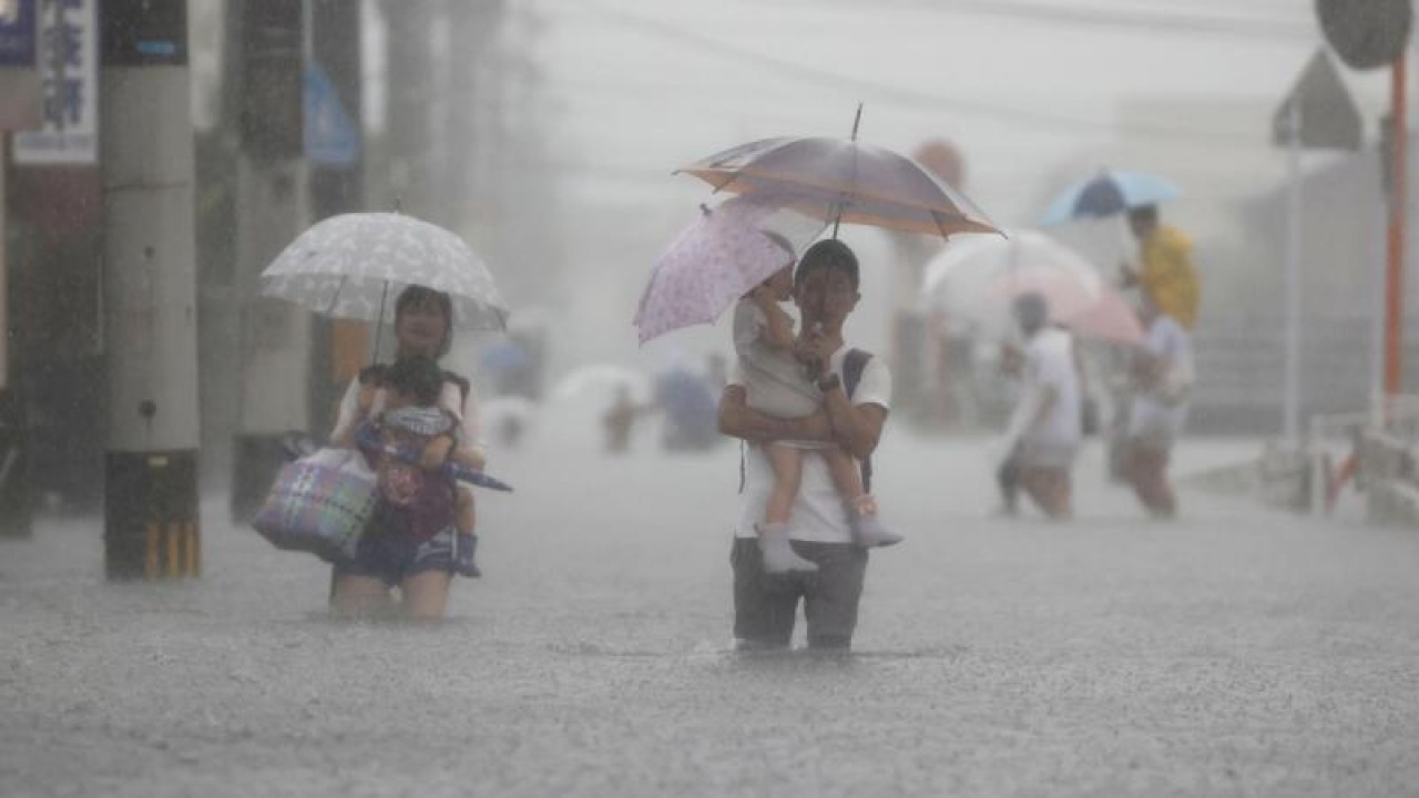 Aşırı yağışlar sonrası 360 bin kişi için tahliye çağrısı