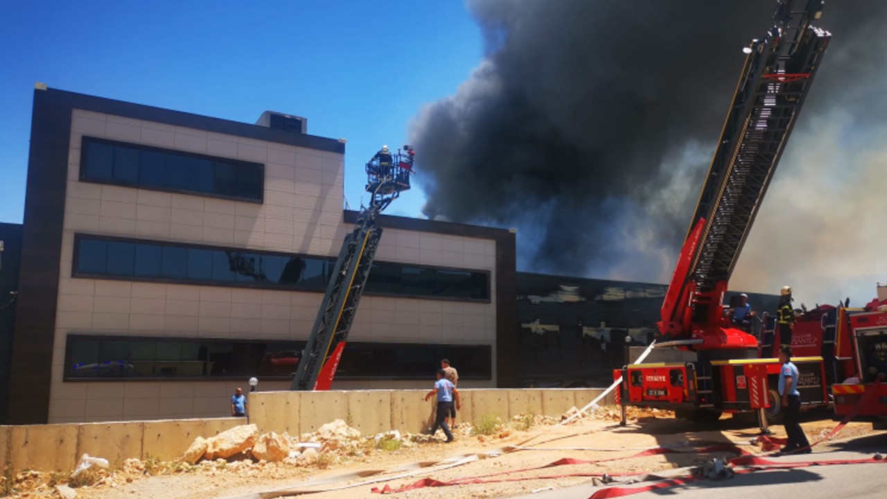 Fabrika yangını: 10 işçi hastaneye kaldırıldı