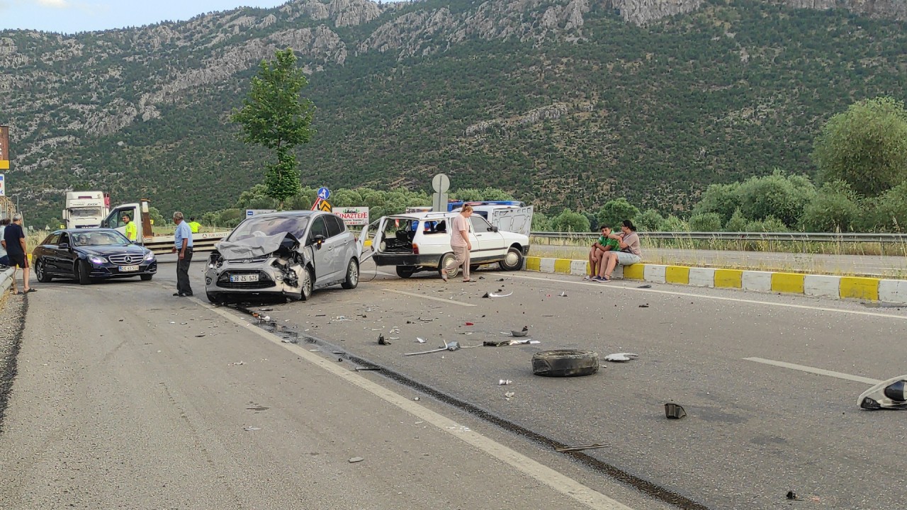 Konya'da iki araç çarpıştı:1 kişi yaralandı