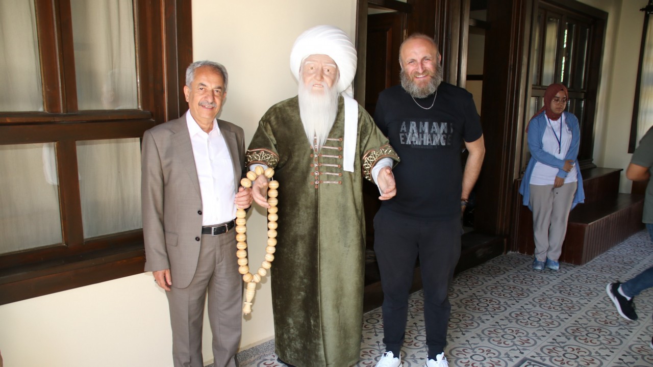 Sanatçı Çetin Altay Akşehir’e hayran kaldı