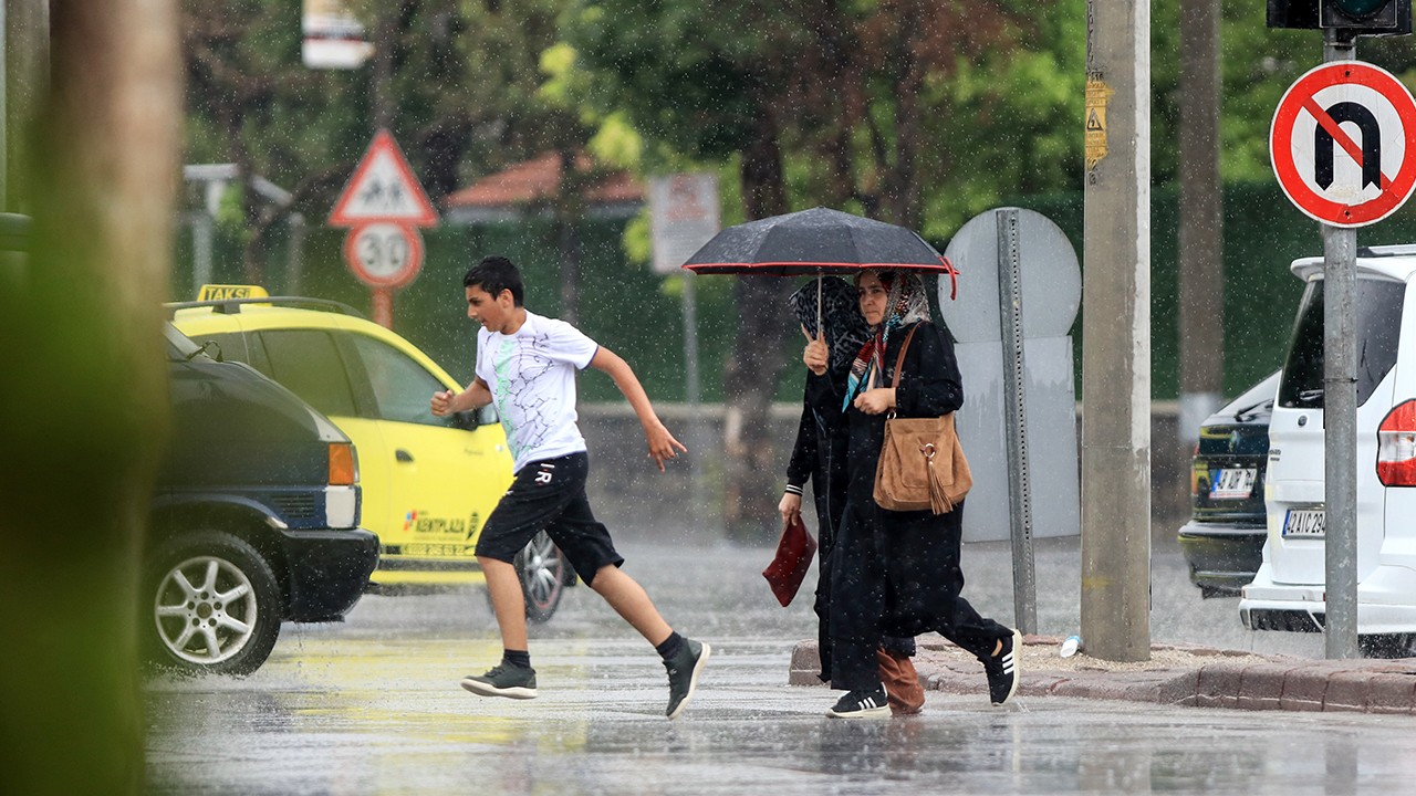 Hava sıcaklığı azalacak! Konya'da sağanak yağış bekleniyor