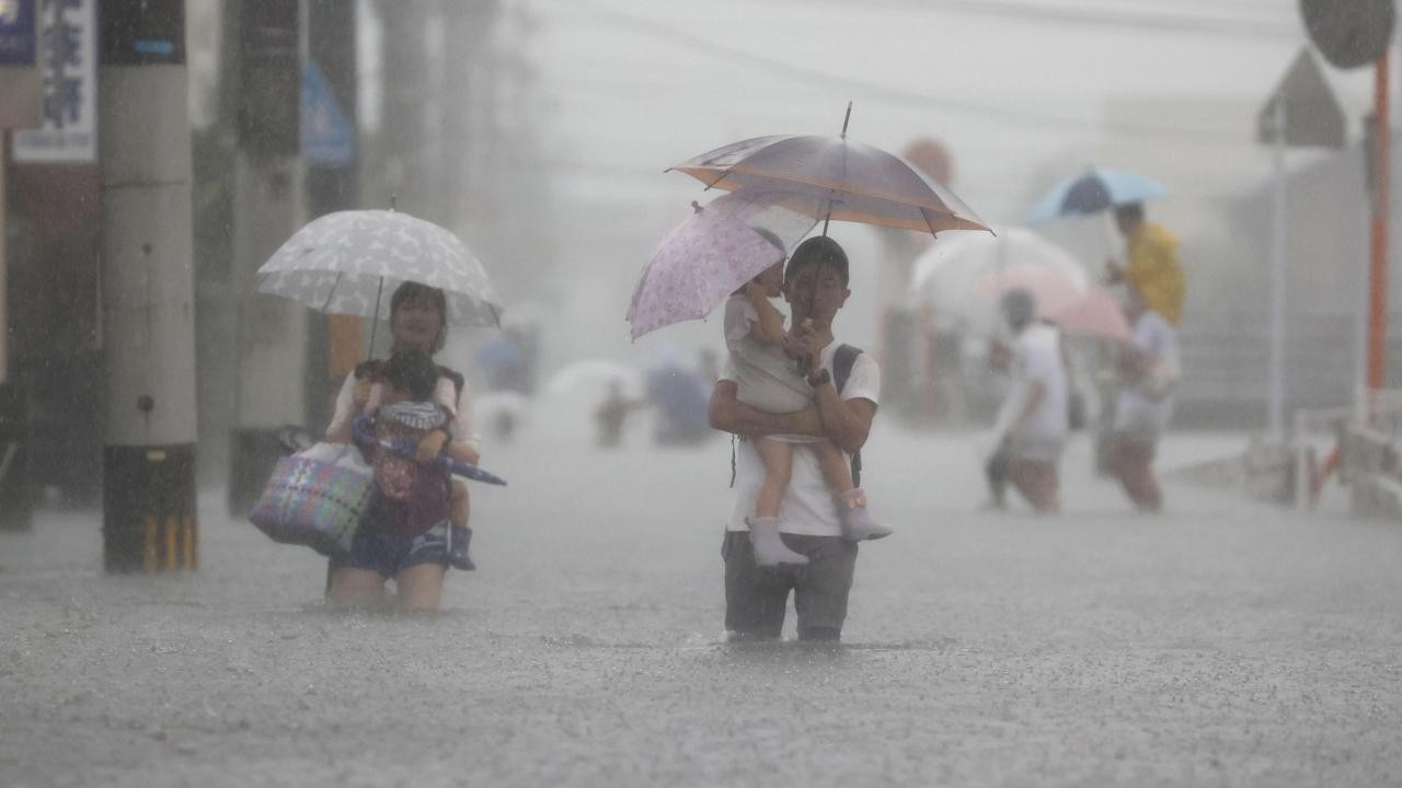 Japonya'da aşırı yağışlar sonrası 370 bin kişi için tahliye çağrısı