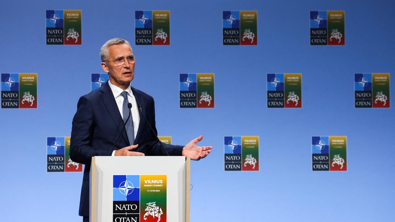 Stoltenberg: NATO'ya üyelik için Ukrayna'ya davette bulunacağız