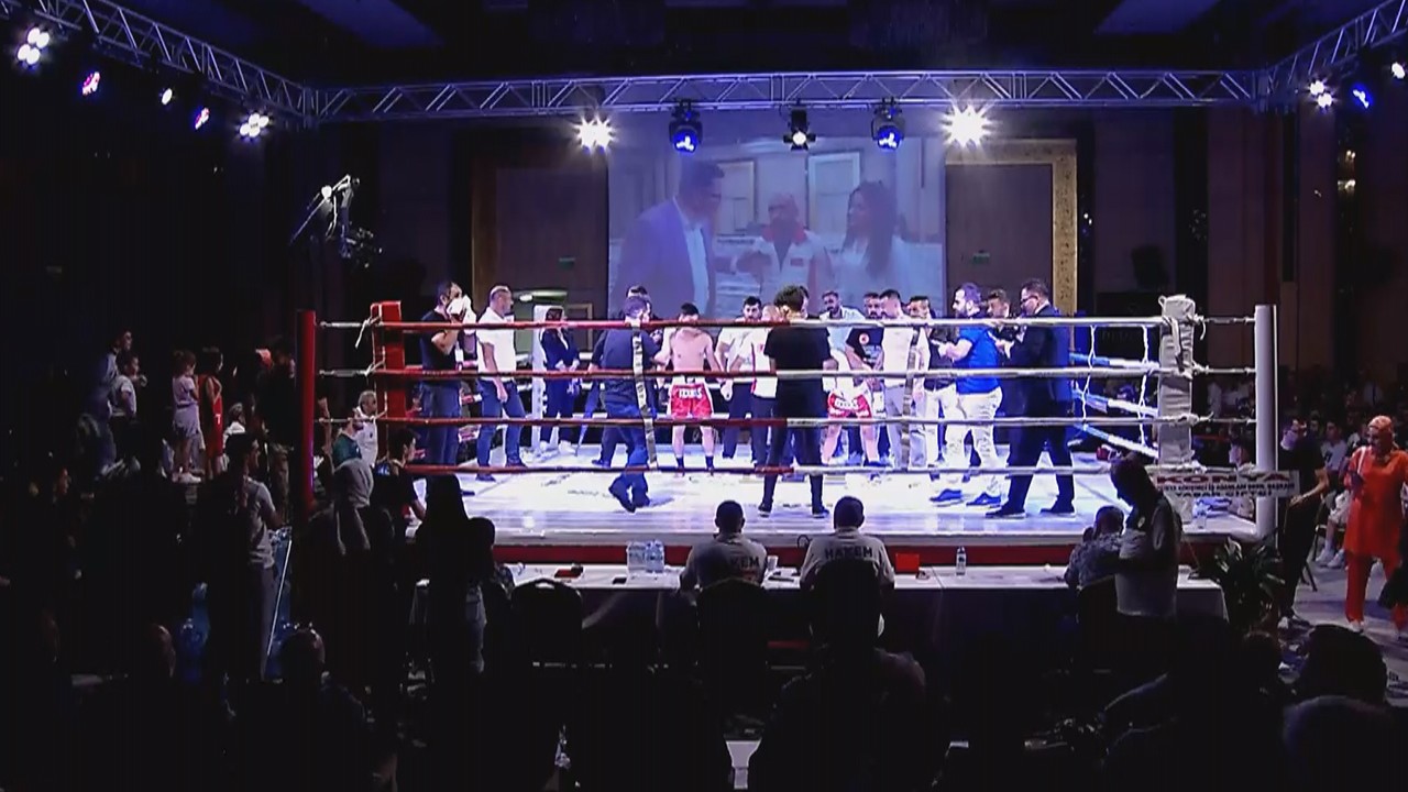 Konya’da müthiş gece... Reis Arena Fight Club nefesleri kesti!