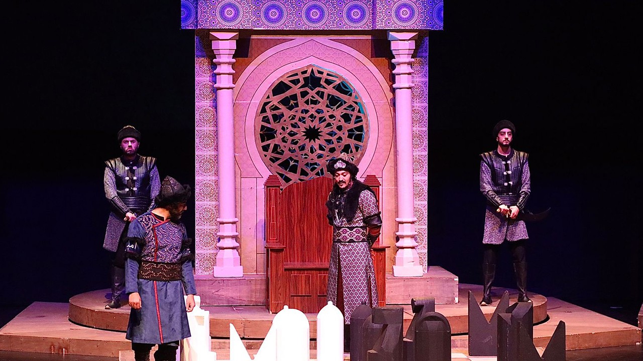 Konya Şehir Tiyatrosu, “Nizamülmülk” Oyununu 15 Temmuz’a özel sahneledi