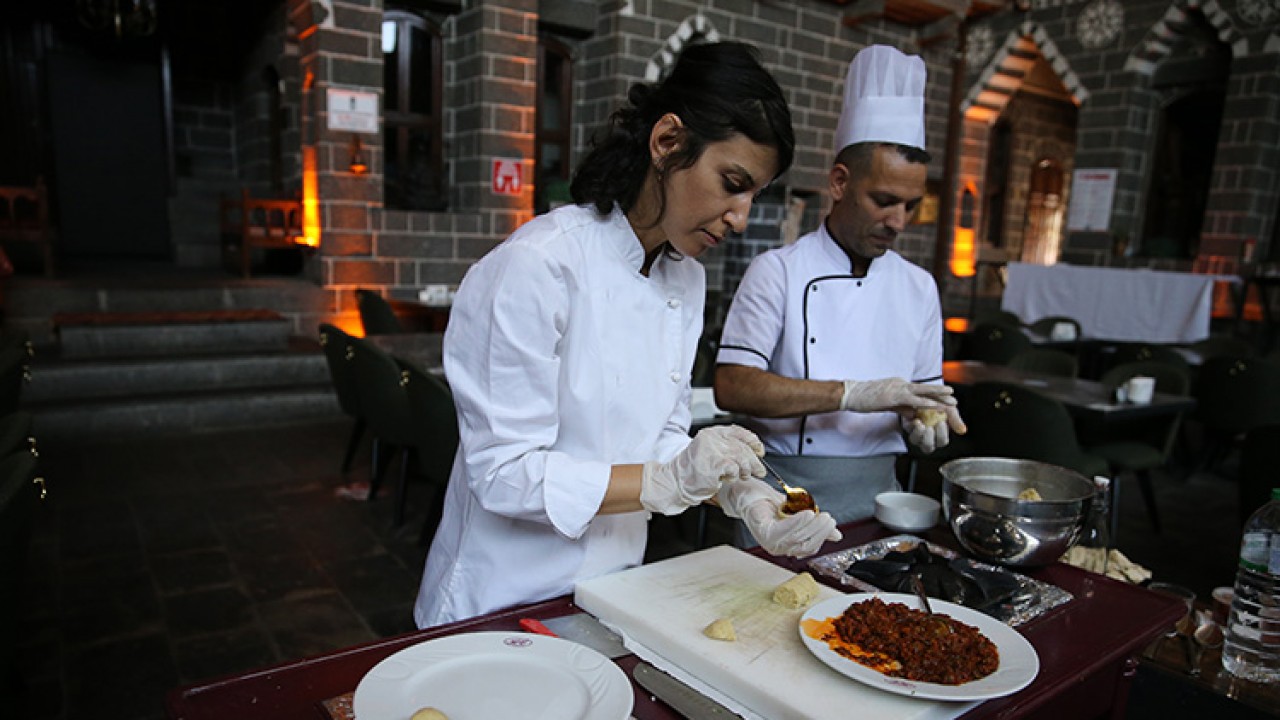 Diyarbakır'ın yöresel lezzetlerini vegan mutfağına uyarladı