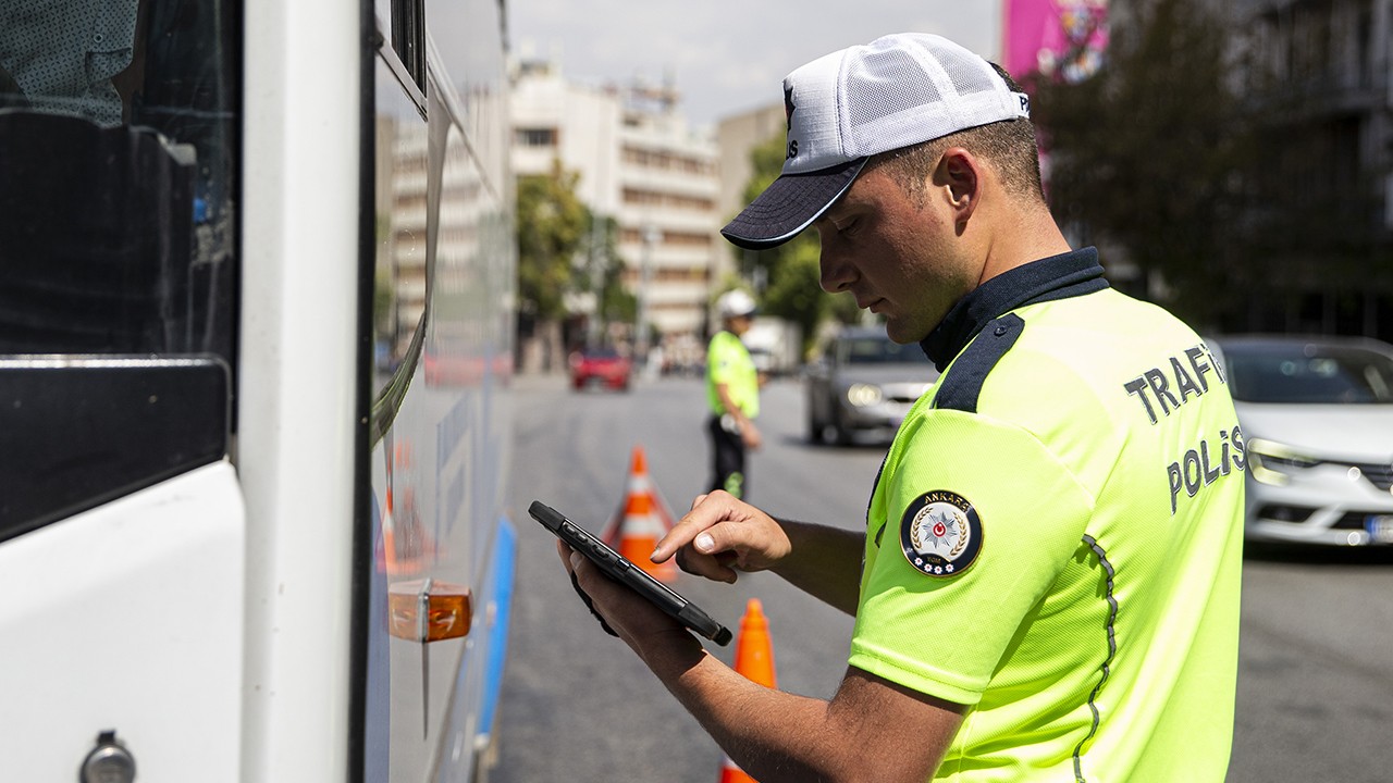 EGM paylaştı: Türkiye genelinde trafik denetimlerinde 369 araç trafikten men edildi