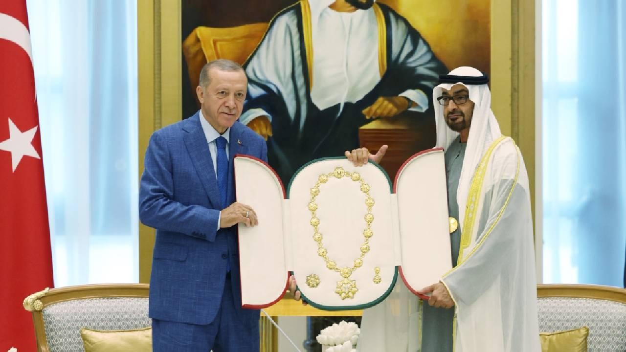Cumhurbaşkanı Erdoğan’a Birleşik Arap Emirlikleri’nde devlet nişanı takdim edildi