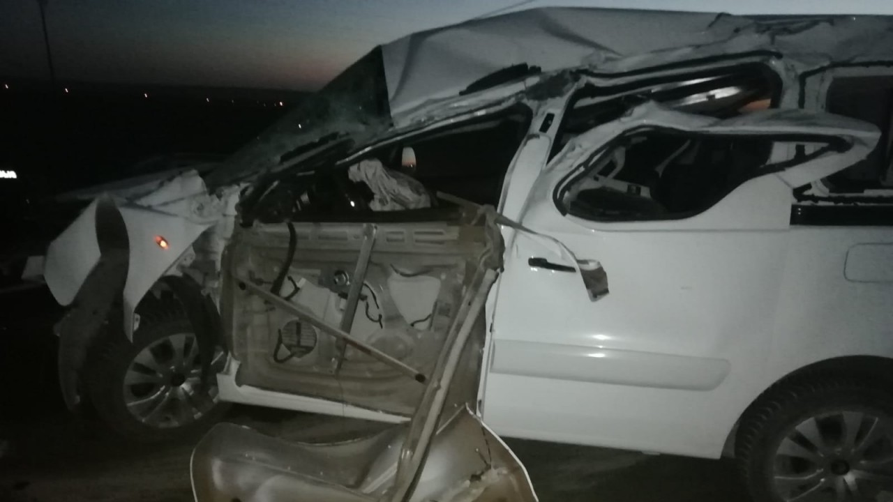 Konya'da iki hafif ticari araç çarpıştı: 3 kişi yaralandı 