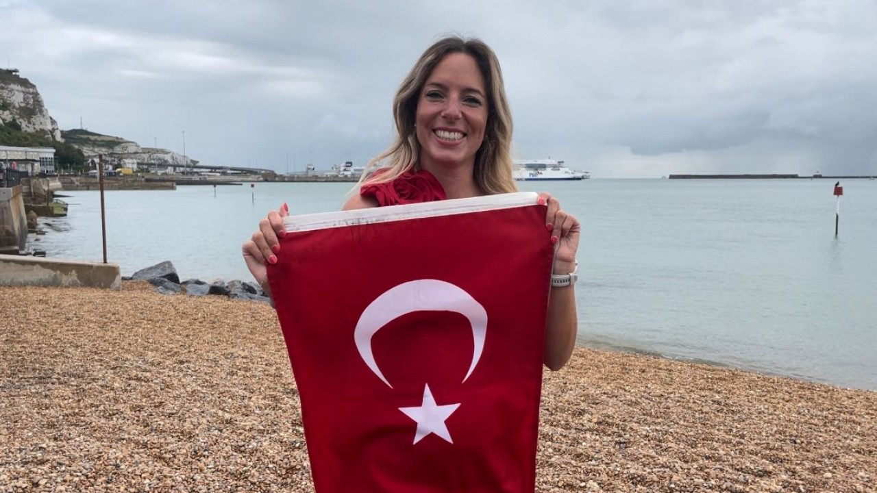 Manş Denizi'ni yüzerek geçen 5'inci Türk kadını adını tarihe yazdırdı