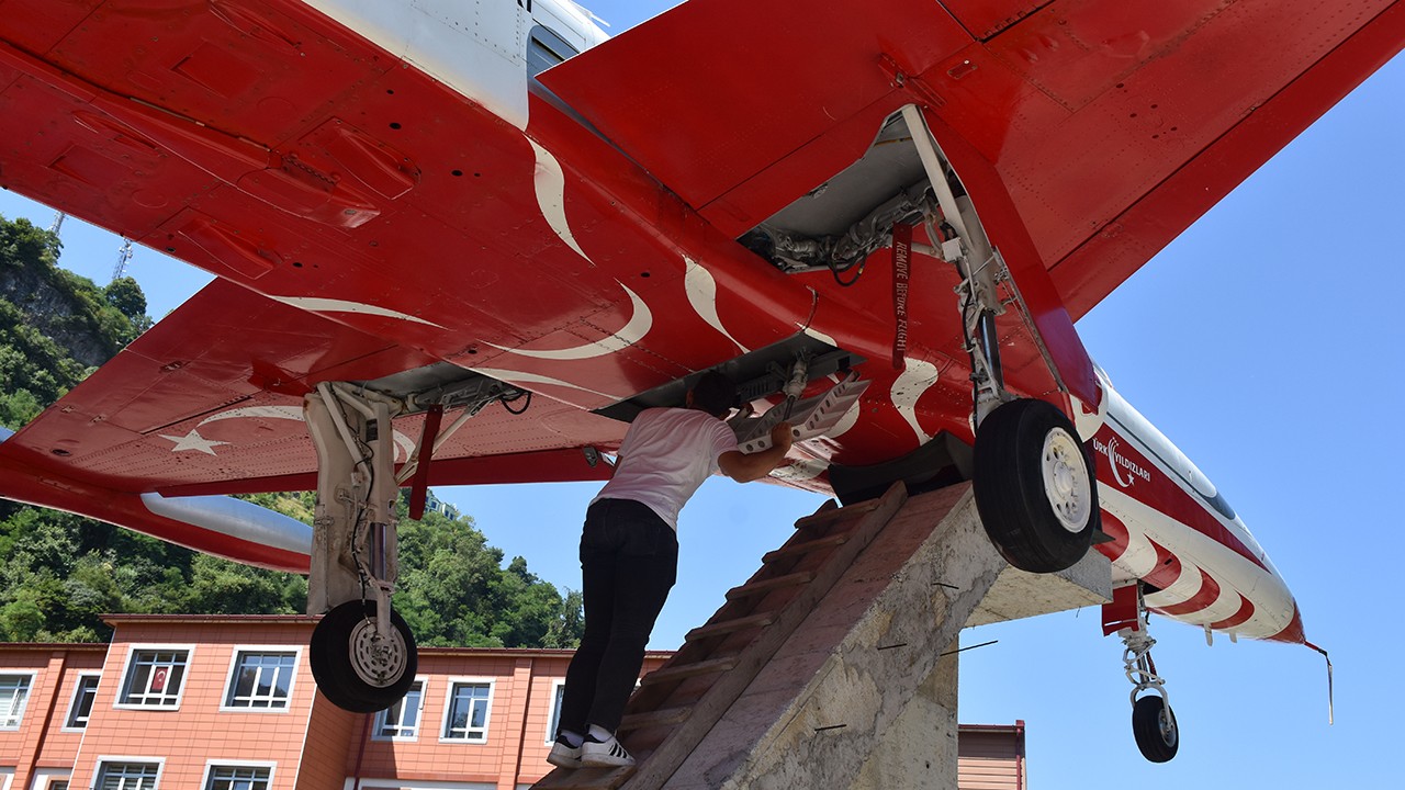 Türk Yıldızları'nın gösteri uçakları öğrencilerin eğitiminde kullanılacak