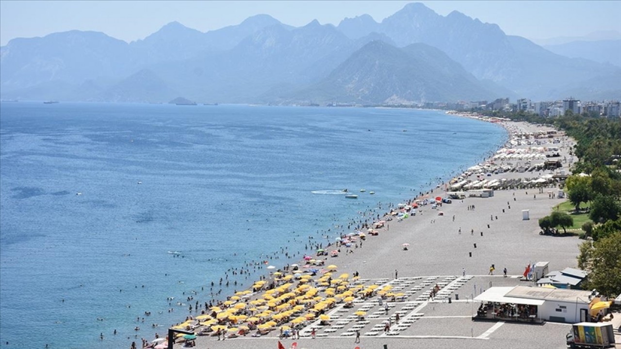Antalya kavruluyor: Termometreler 44 dereceyi gördü
