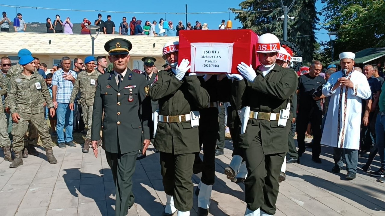 Şehit Piyade Er Mehmet Can memleketinde son yolculuğuna uğurlandı