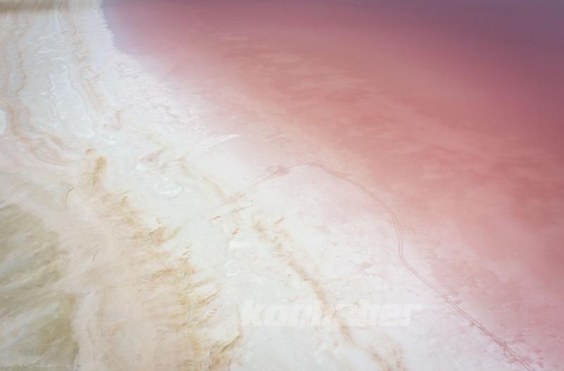 Tuz Gölü’ndeki renk değişimi ziyaretçilere görsel şölen sunuyor