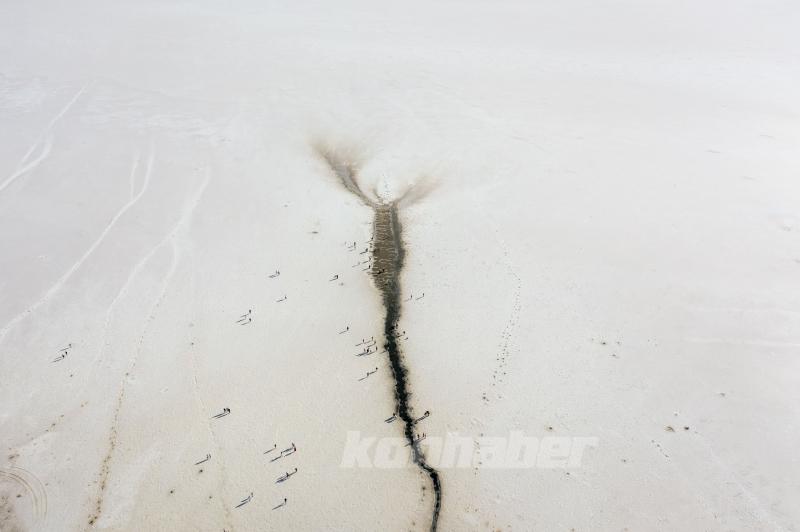 Tuz Gölü’ndeki renk değişimi ziyaretçilere görsel şölen sunuyor