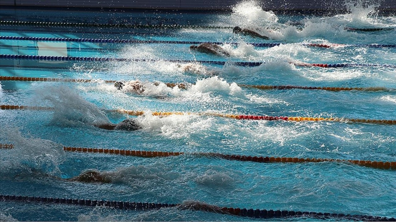 Milli yüzücü Tuncer Berk Ertürk, EYOF’ta altın madalya kazandı